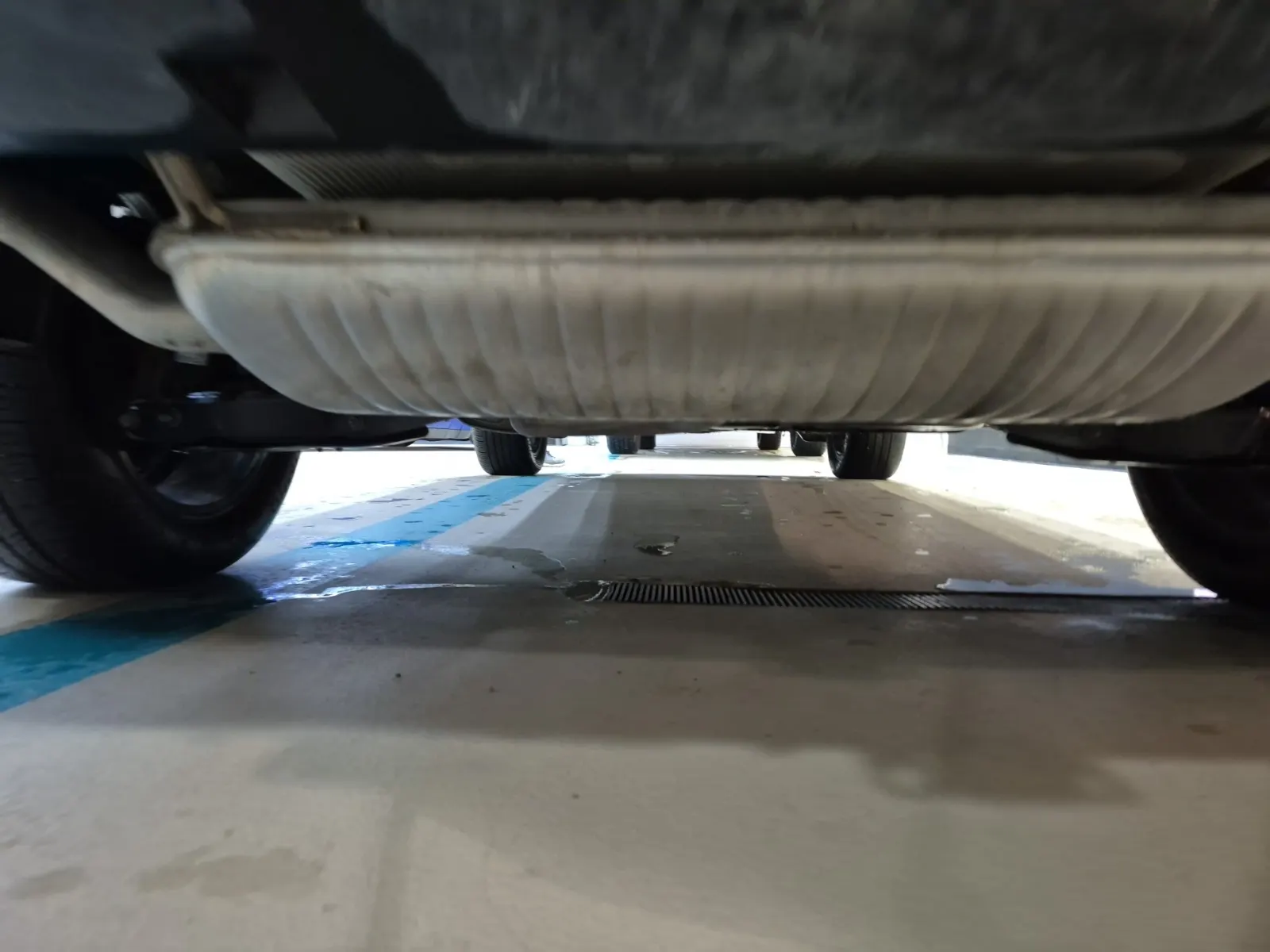 Undercarriage - Rear Photo