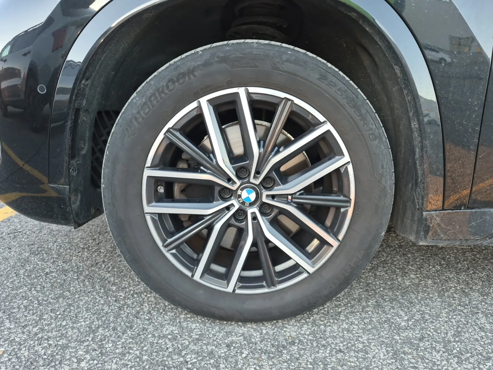 Front driver wheel/tire photo