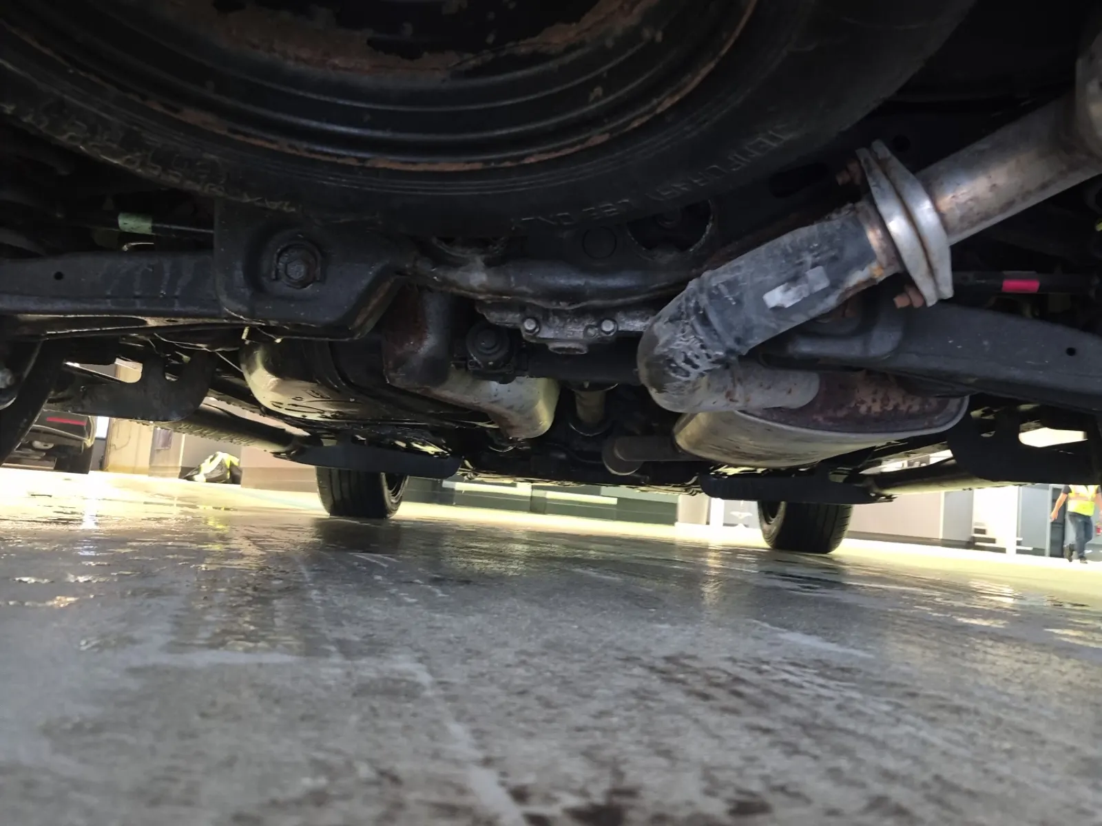 Undercarriage - Rear Photo