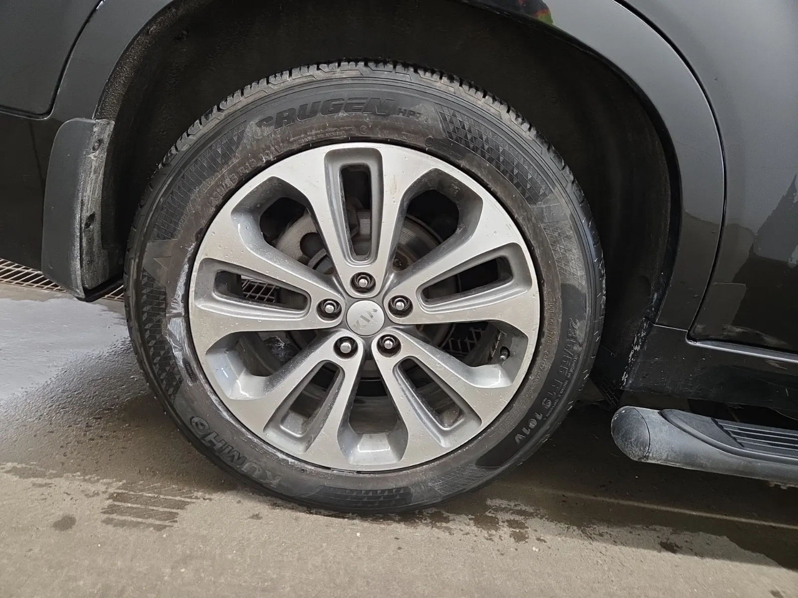 Right Rear Wheel/Tire Photo