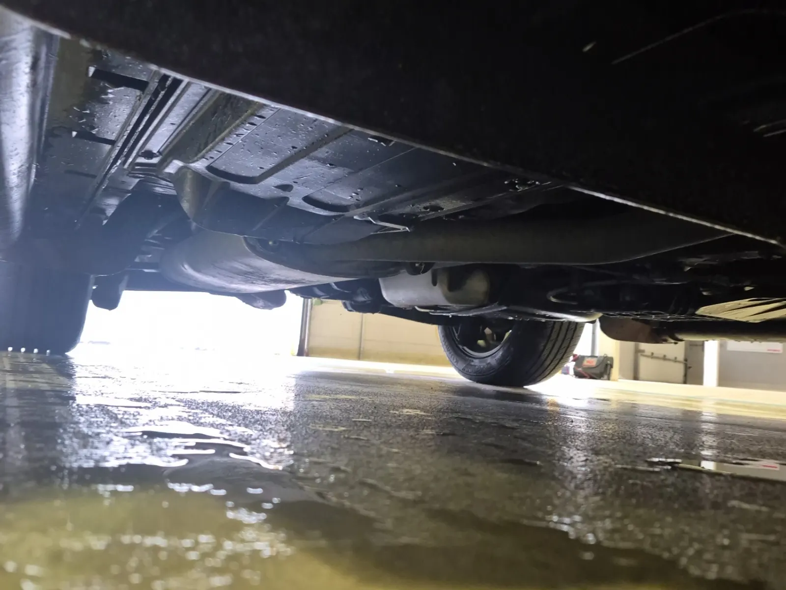 Undercarriage - Passenger Photo