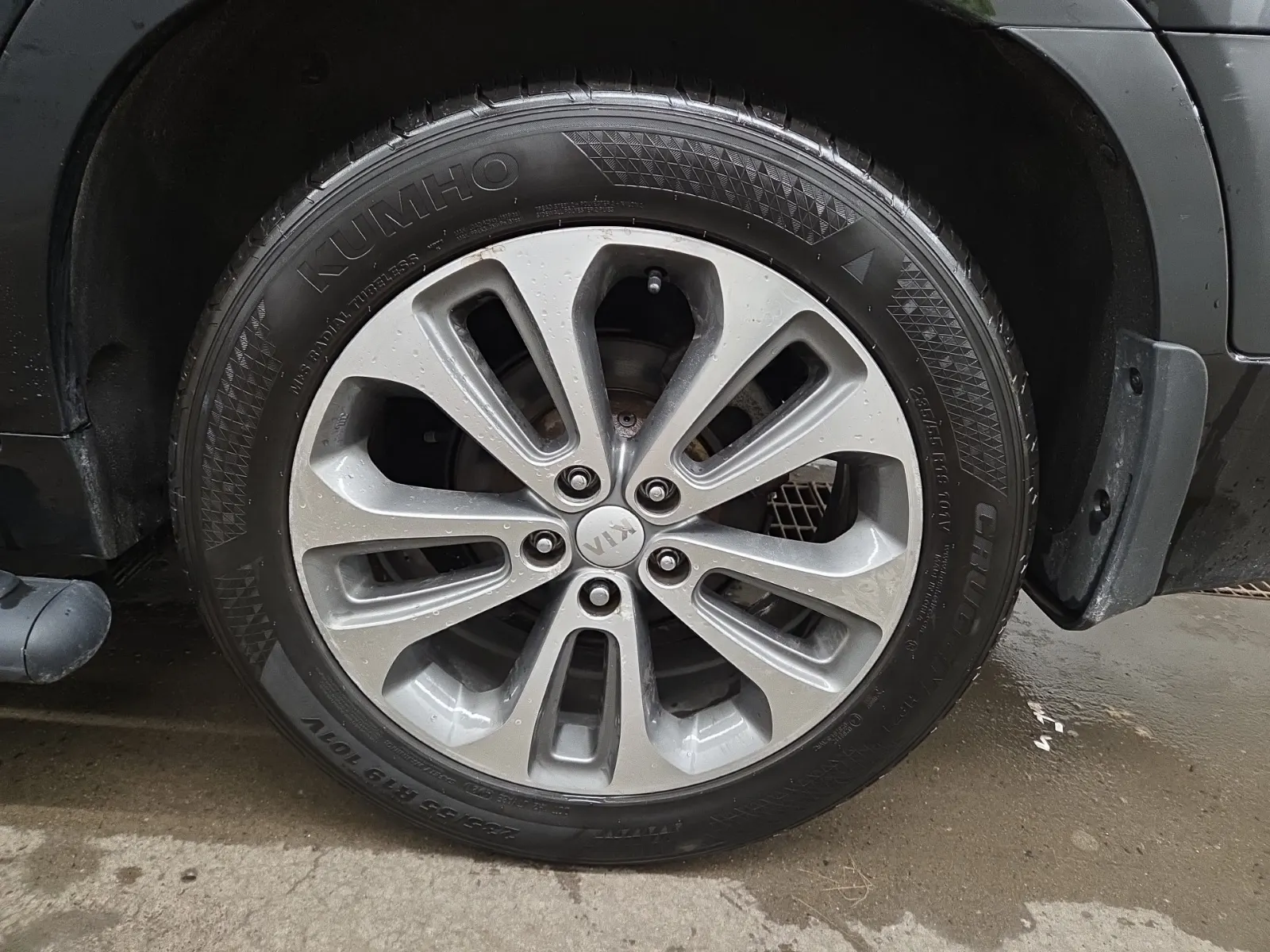 Left Rear Wheel/Tire Photo