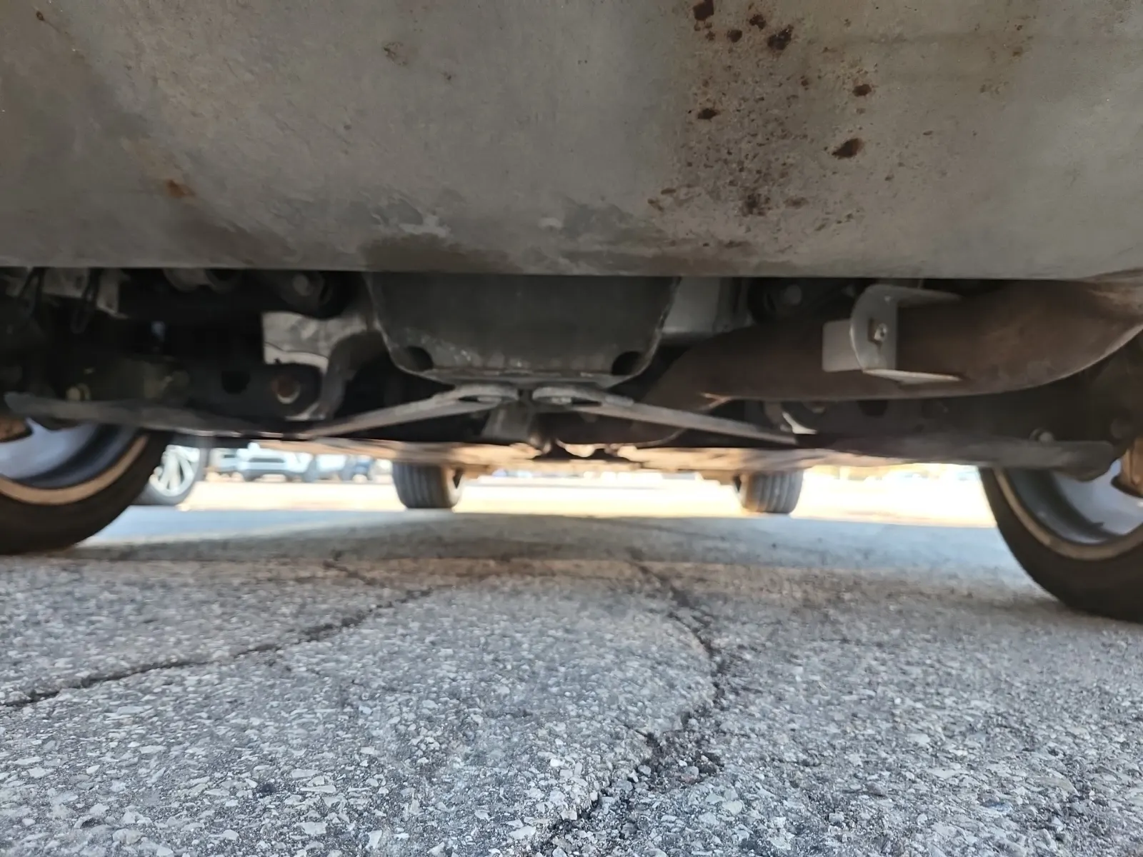 Undercarriage - Rear Photo