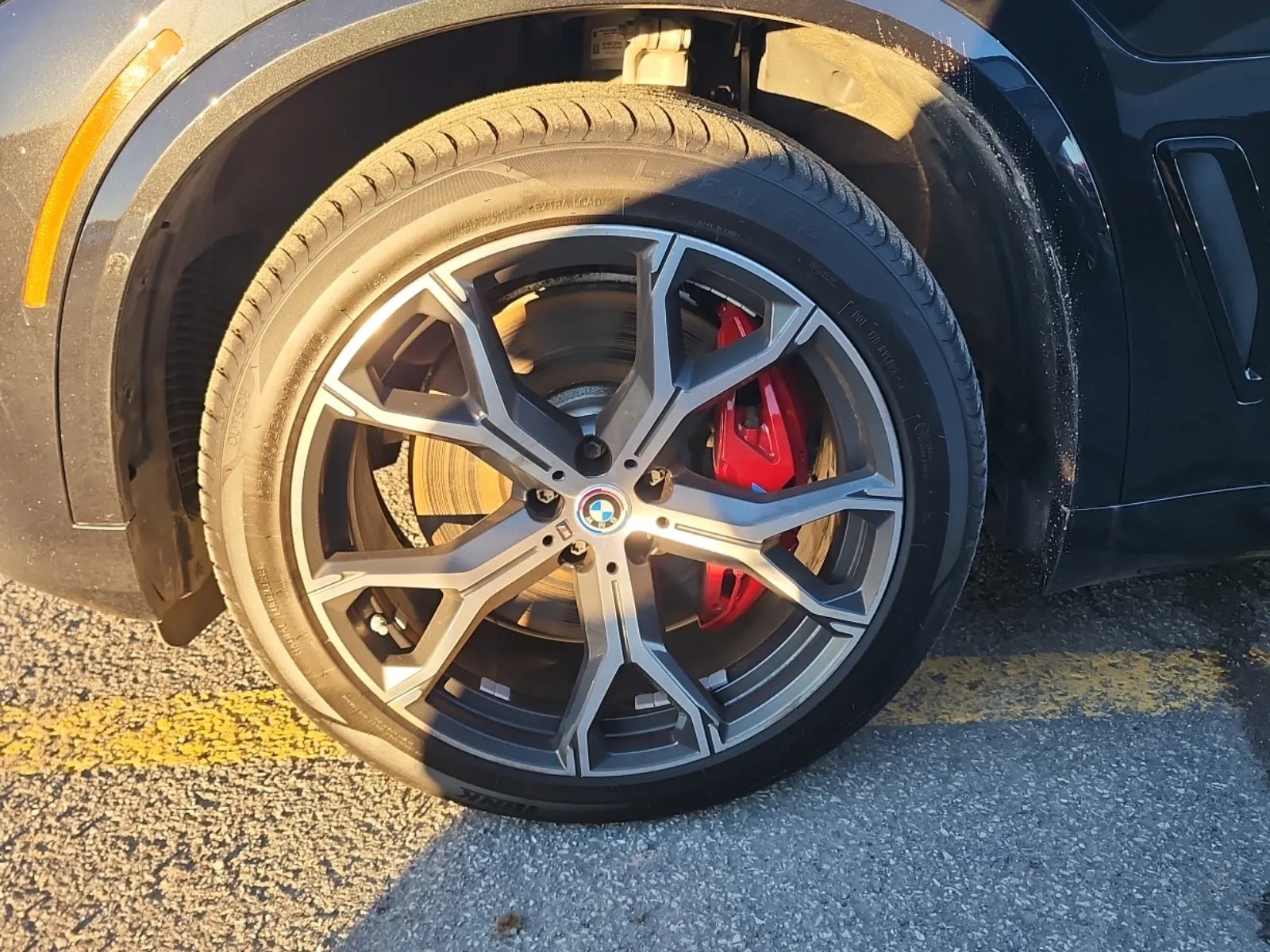 Front driver wheel/tire photo