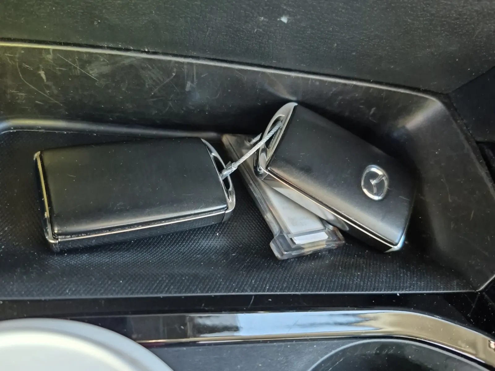 Keys/Fobs/Manual Photo
