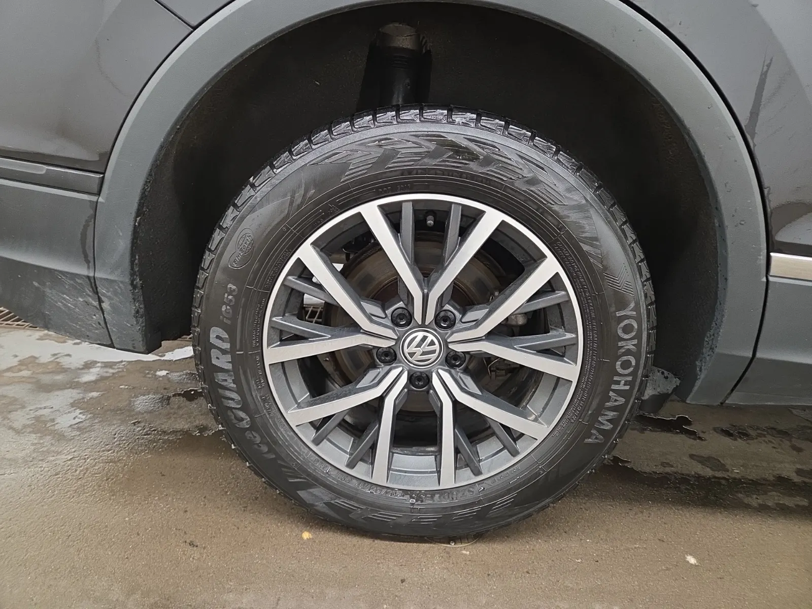 Right Rear Wheel/Tire Photo