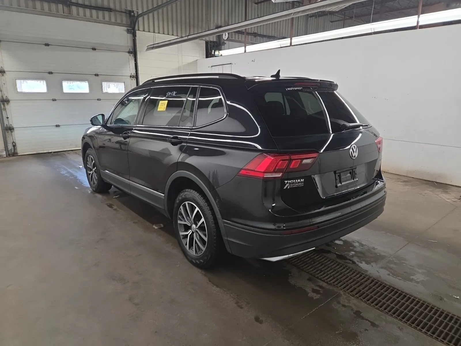 Driver Rear 3/4 Photo