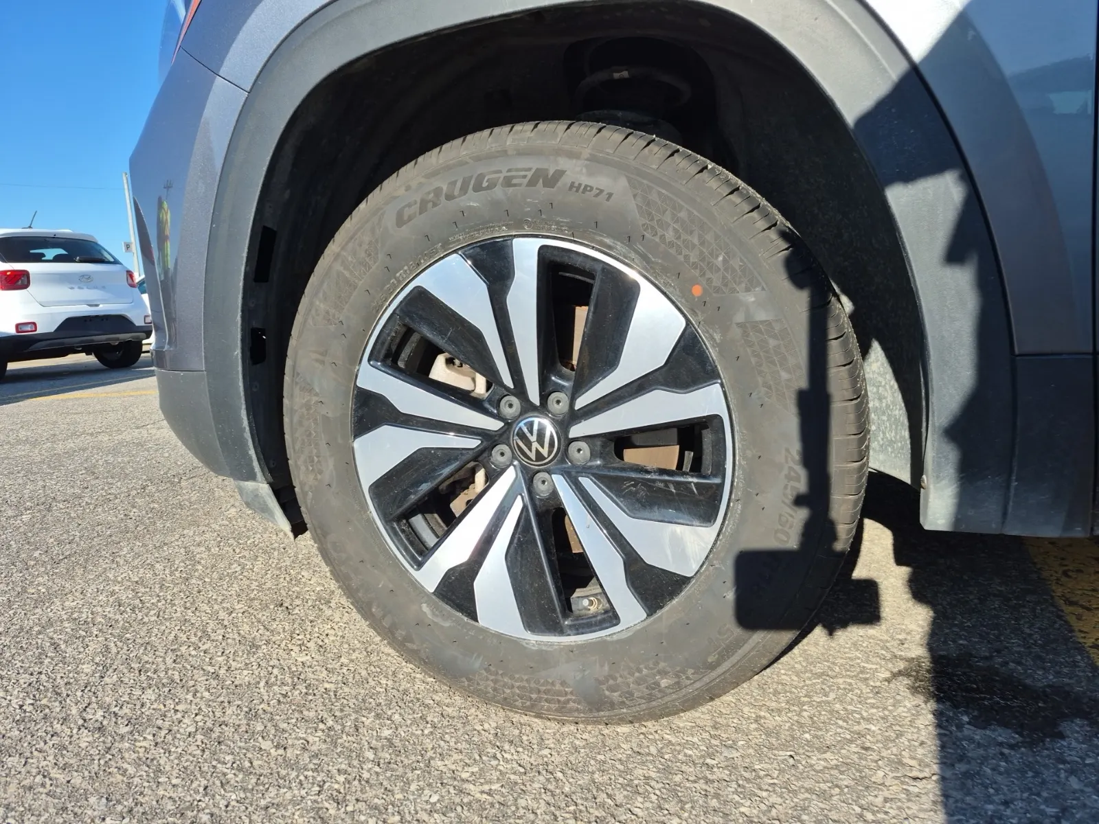 Front driver wheel/tire photo