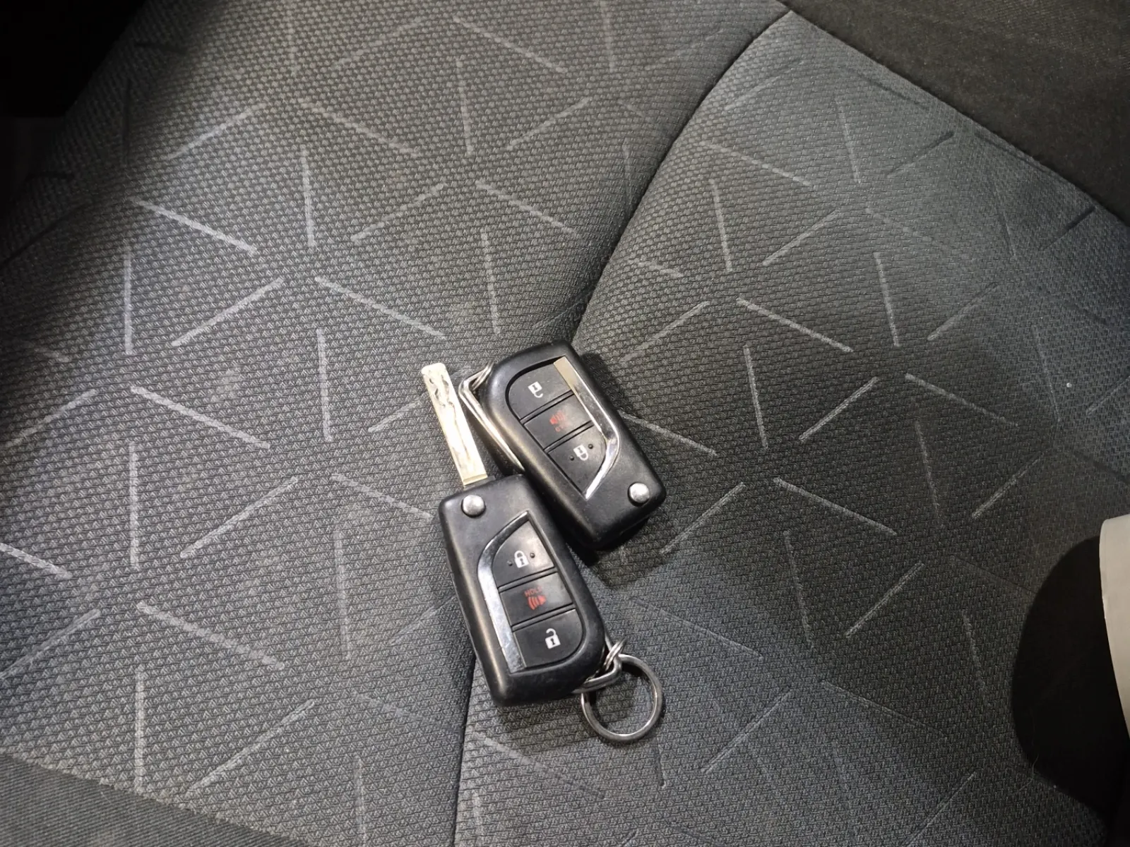 Keys/Fobs/Manual Photo
