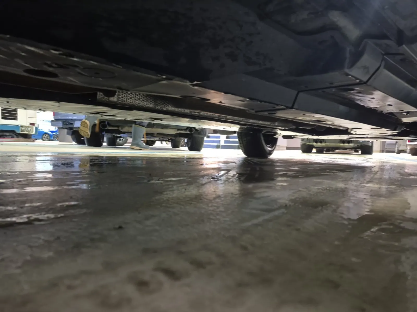 Undercarriage - Passenger Photo
