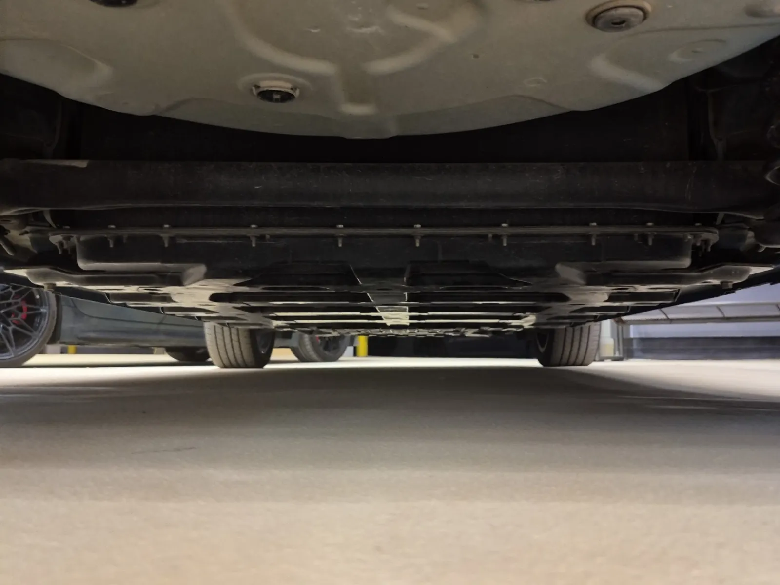 Undercarriage - Rear Photo