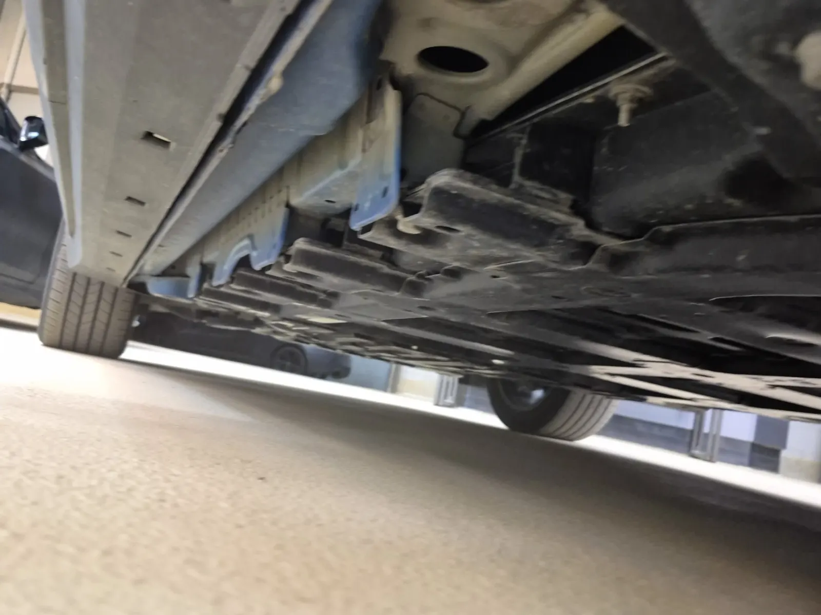 Undercarriage - Driver Photo