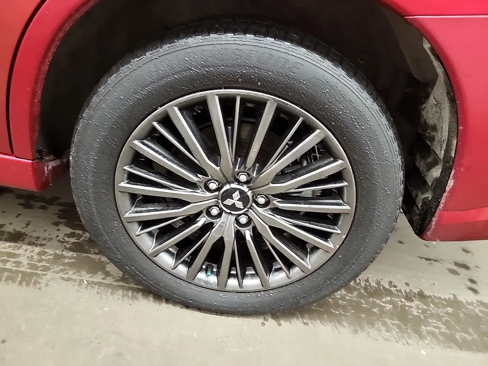 Left Rear Wheel/Tire Photo