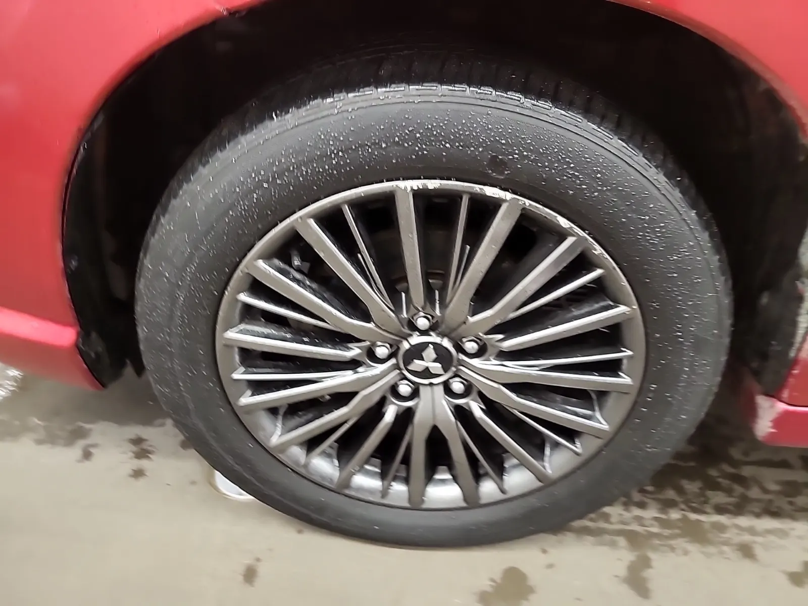 Front driver wheel/tire photo