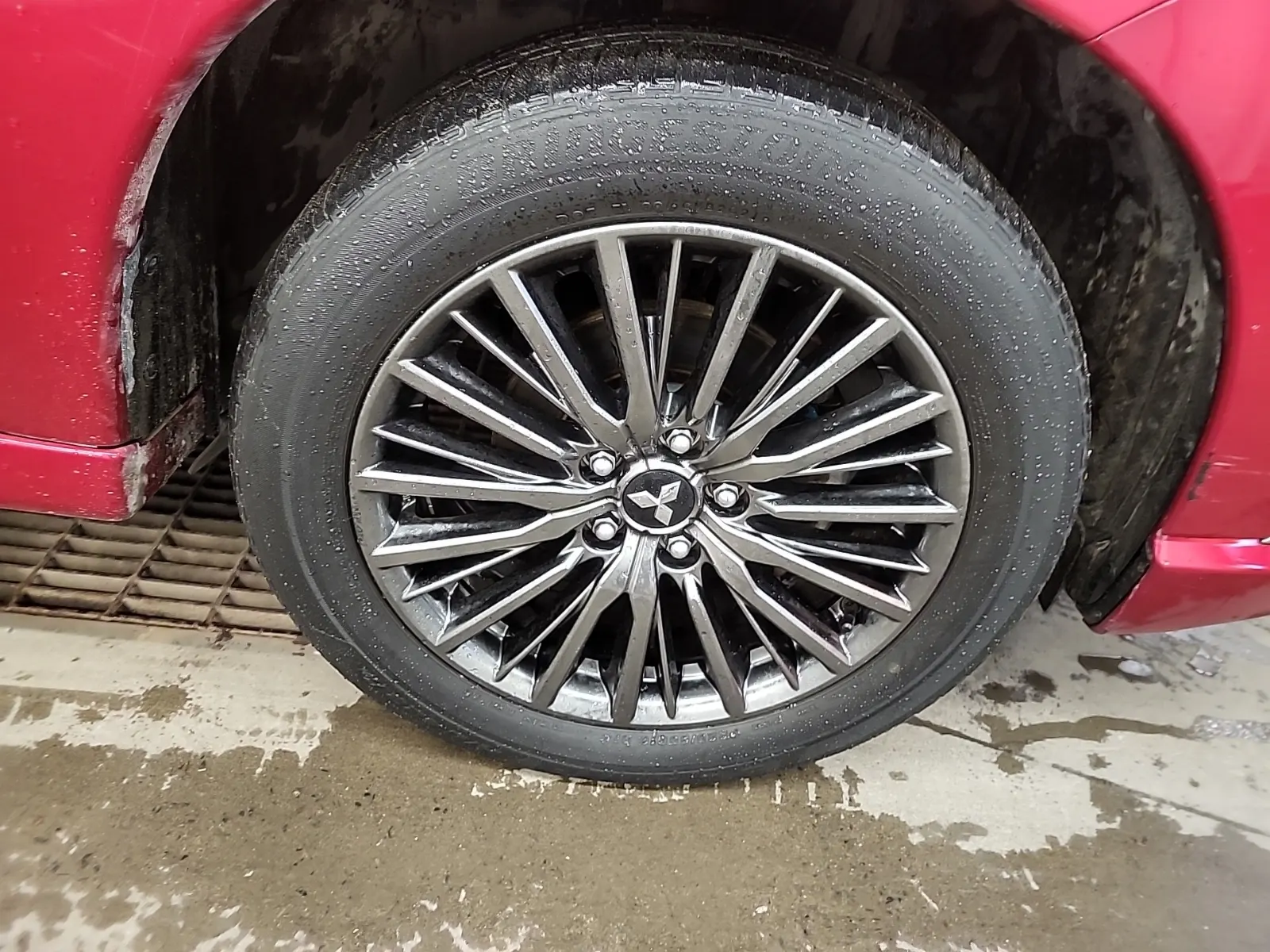 Right Front Wheel/Tire Photo