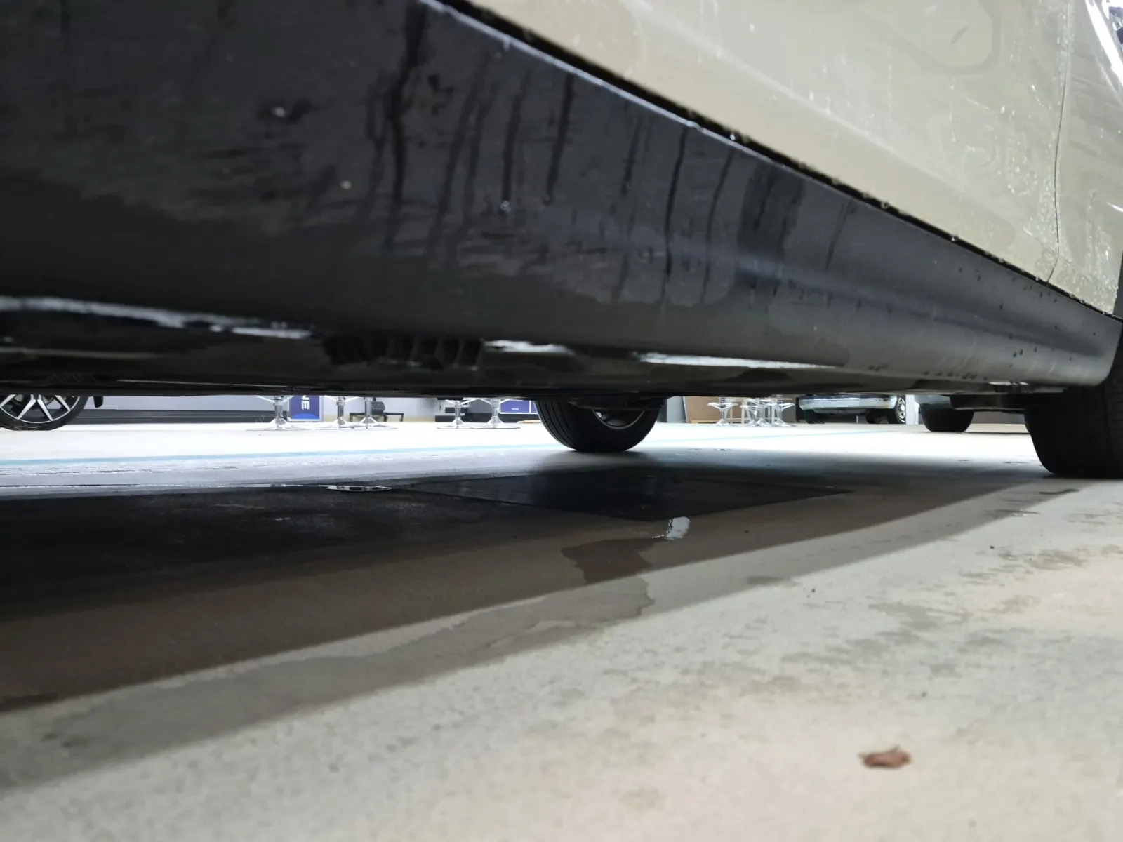 Undercarriage - Driver Photo
