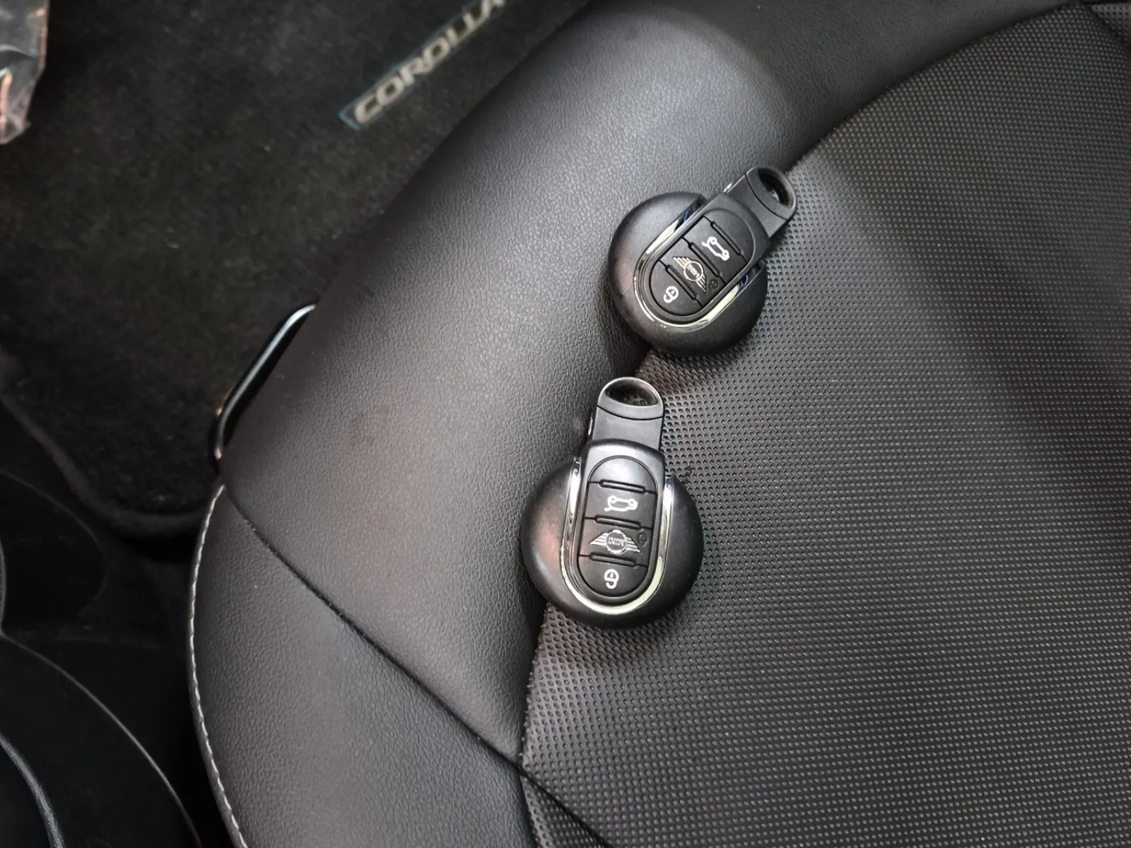 Keys/Fobs/Manual Photo