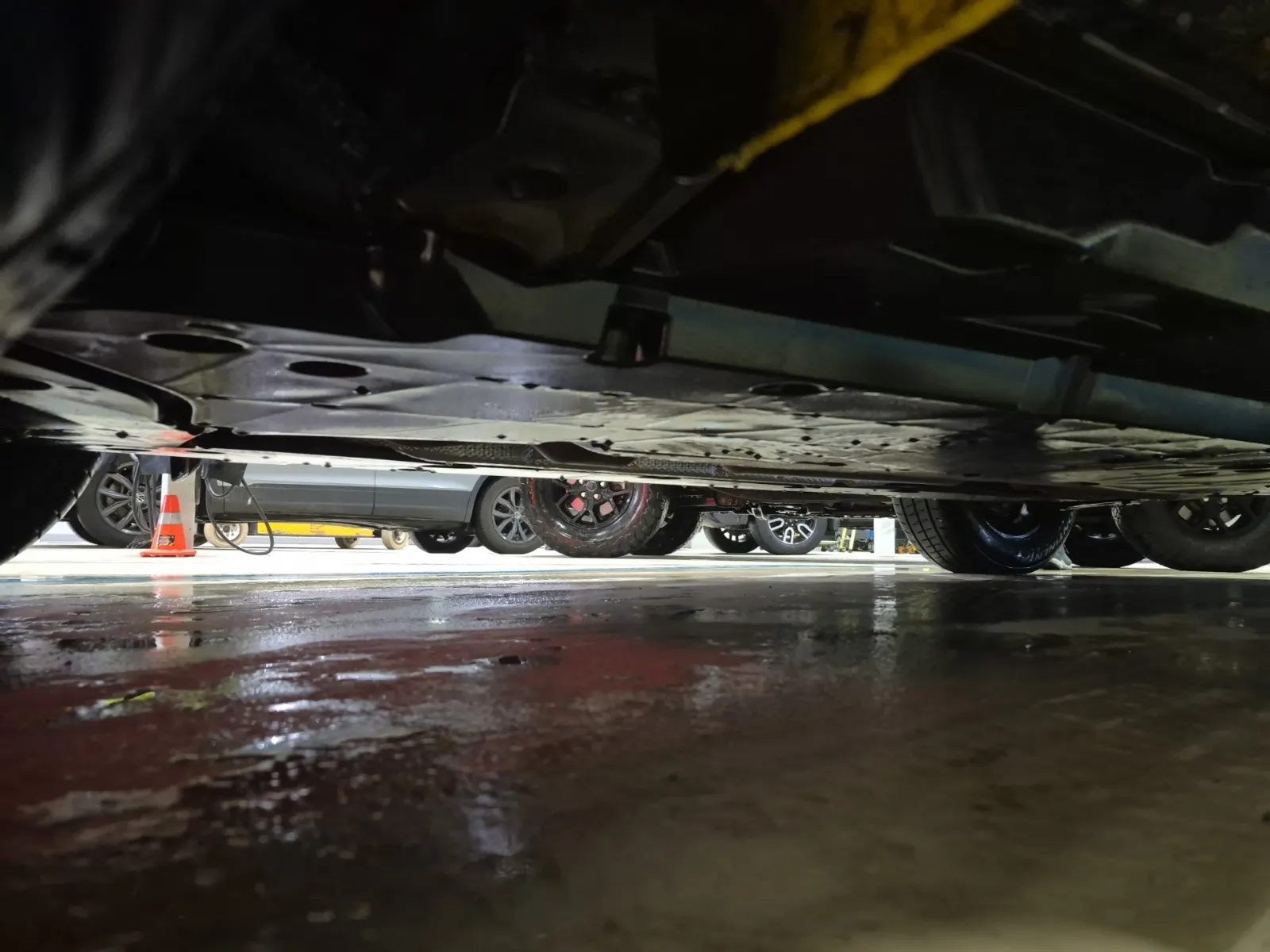Undercarriage - Driver Photo