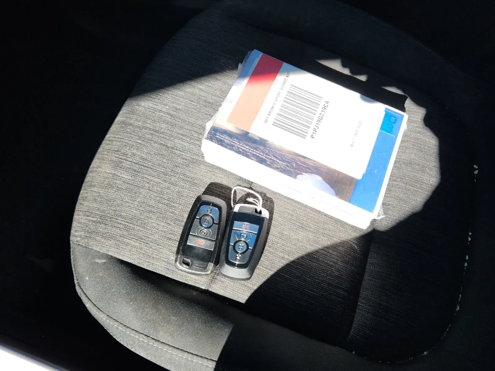 Keys/Fobs/Manual Photo