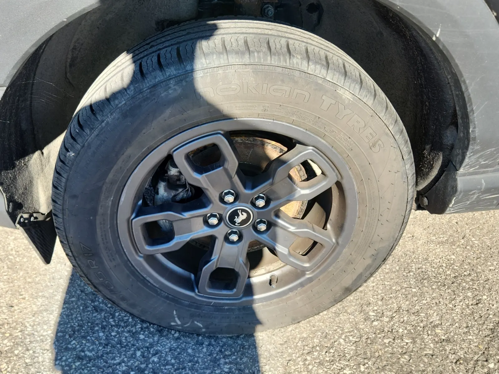 Front driver wheel/tire photo