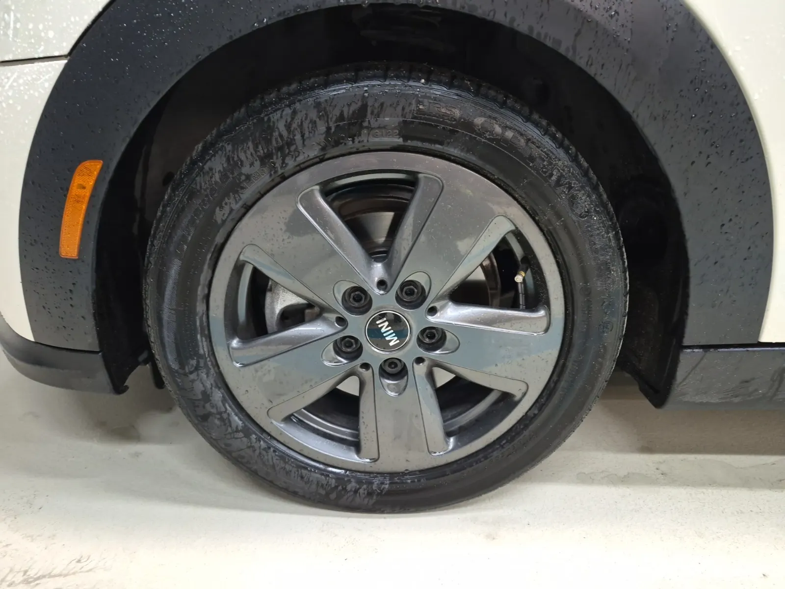 Front driver wheel/tire photo