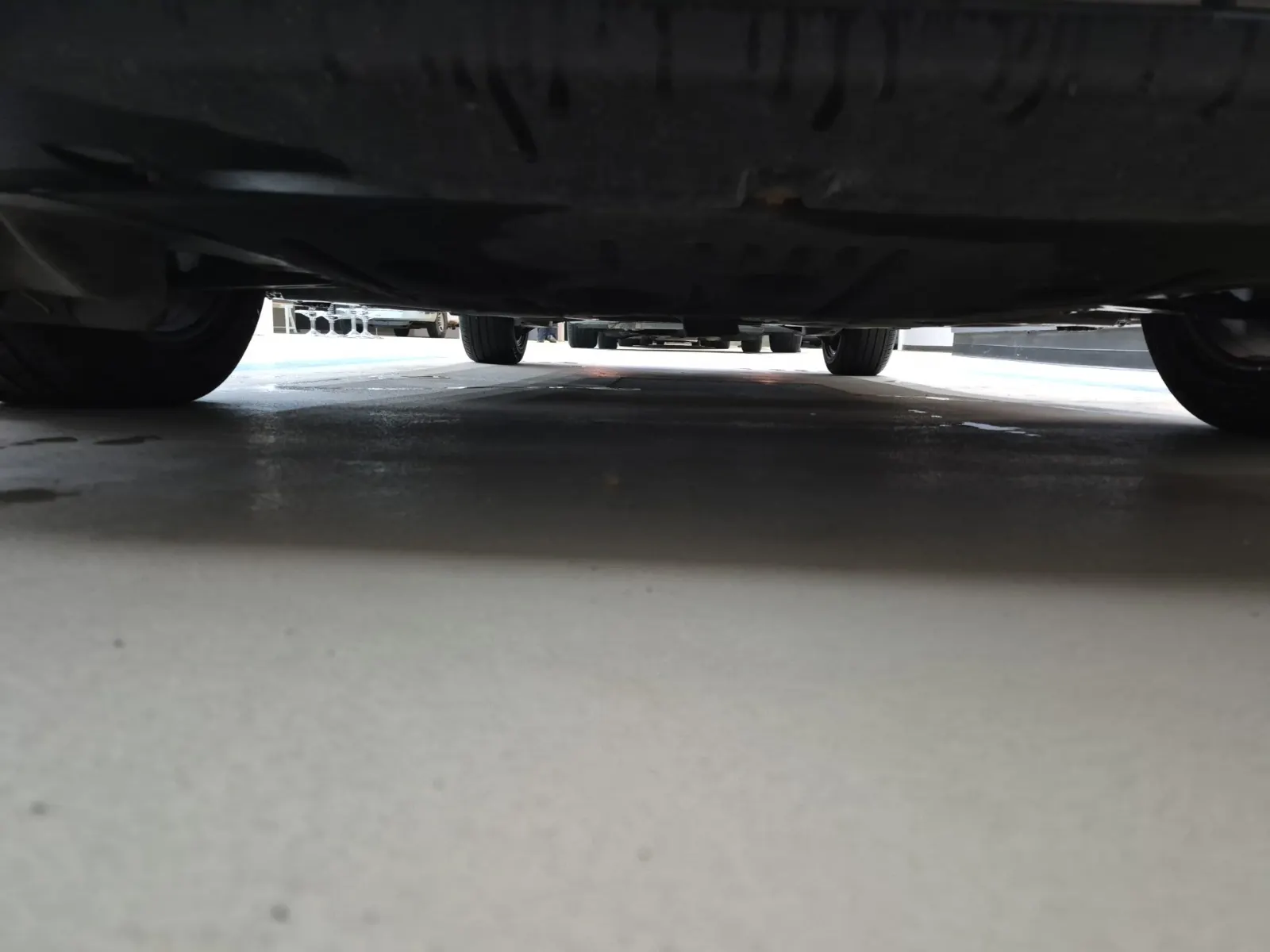 Undercarriage - Front Photo