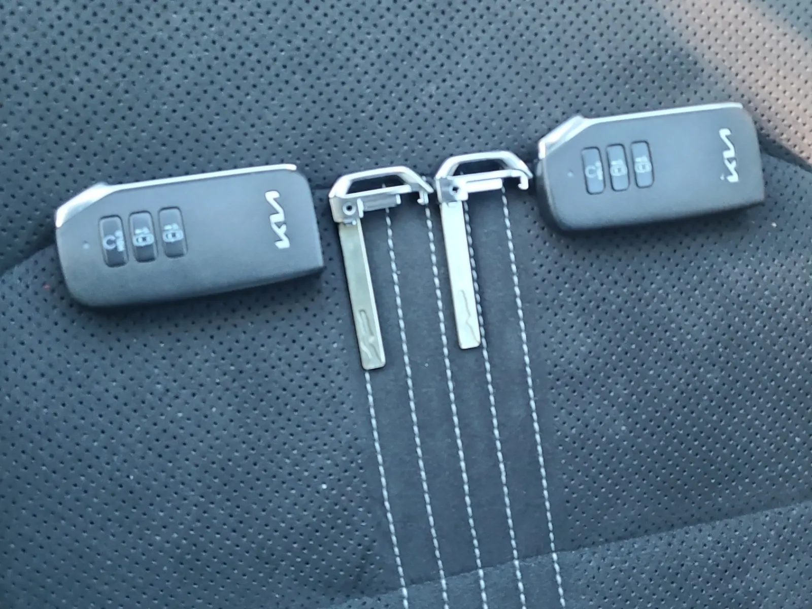 Keys/Fobs/Manual Photo