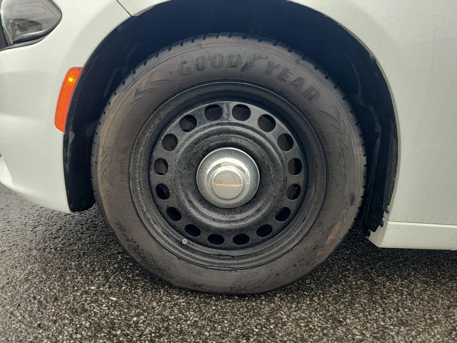 Front driver wheel/tire photo