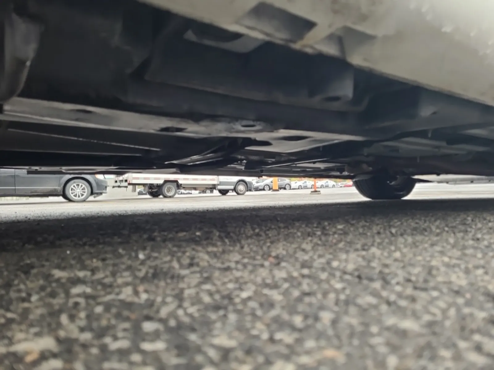 Undercarriage - Passenger Photo