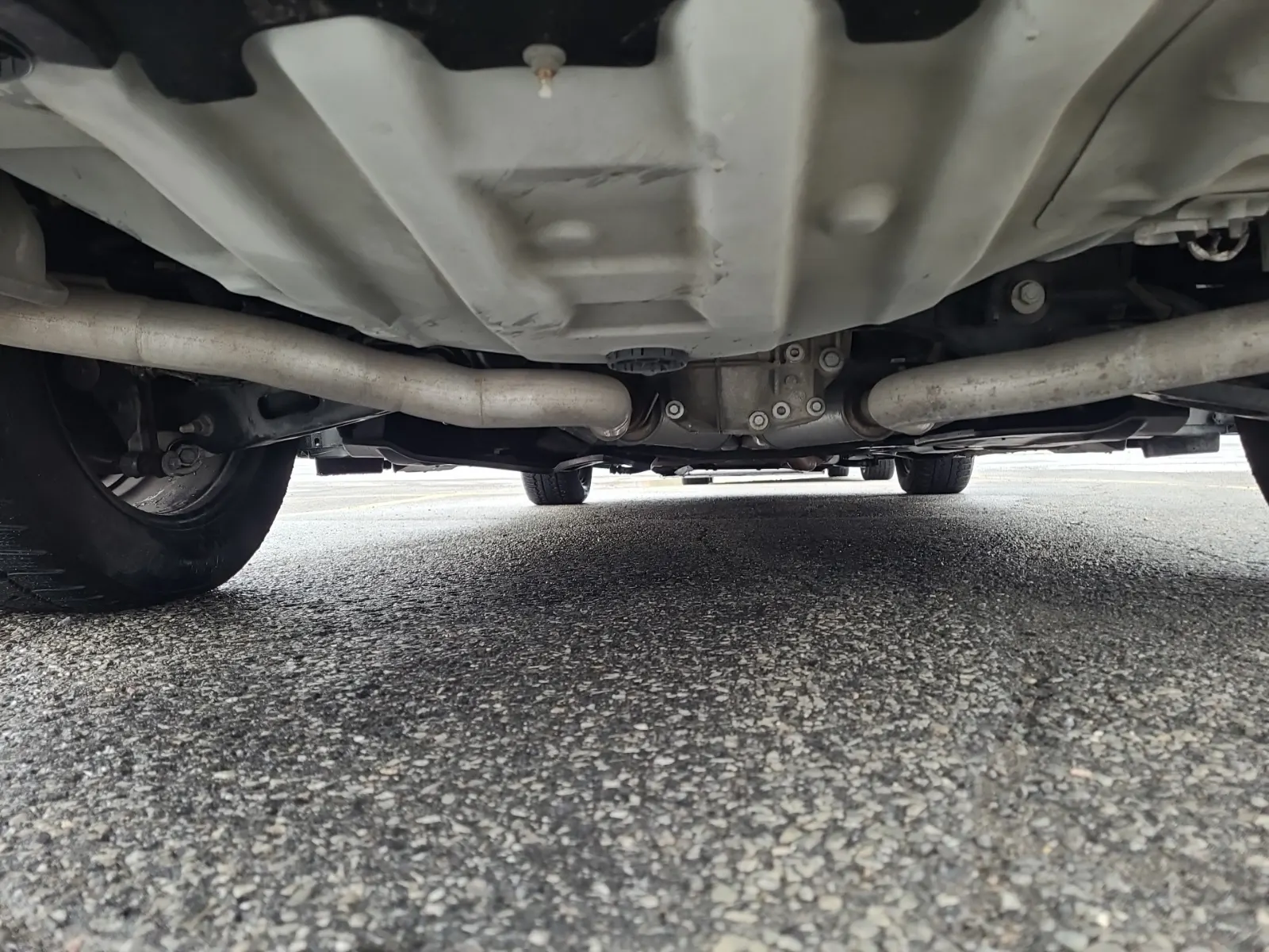 Undercarriage - Rear Photo