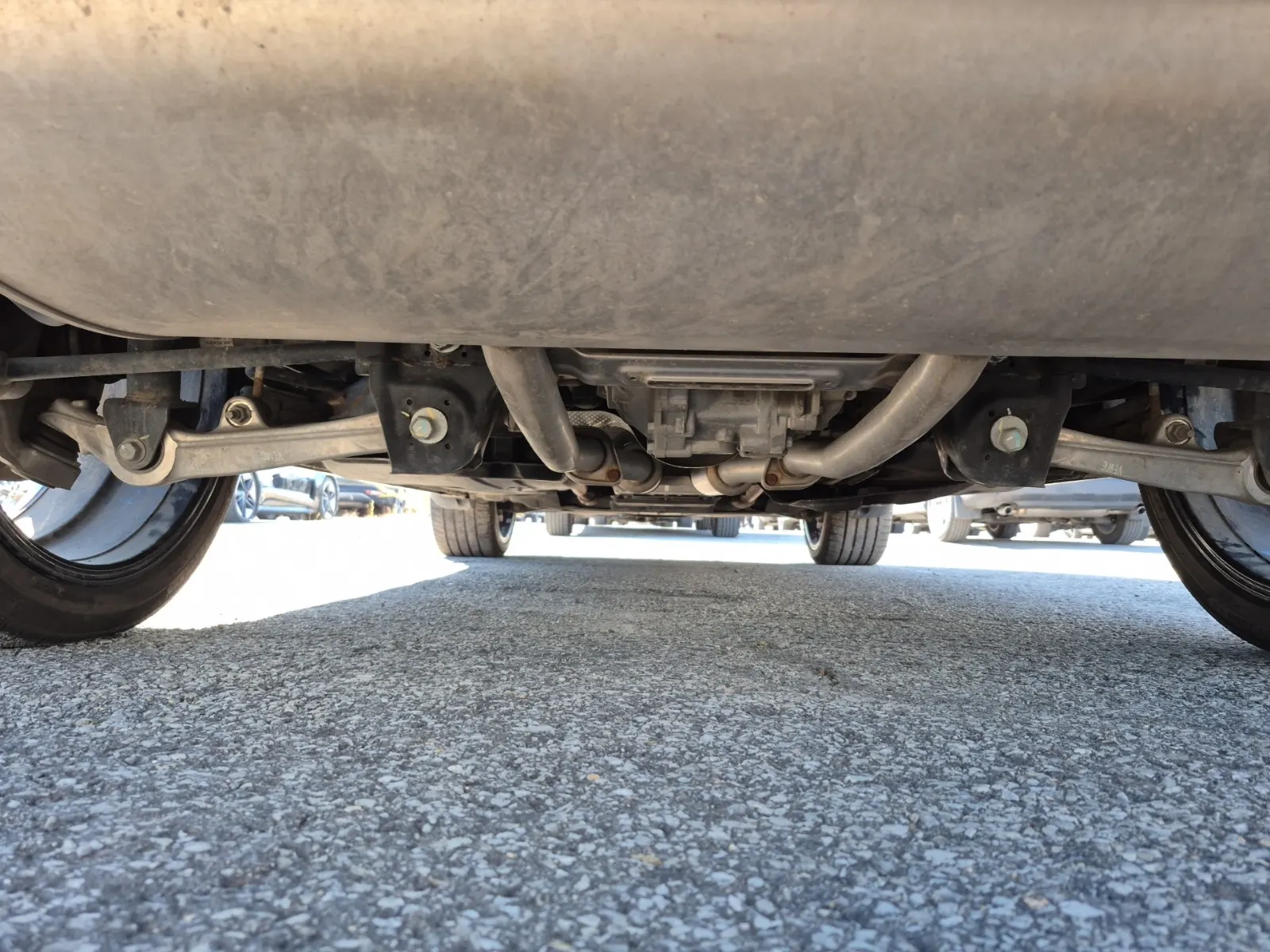 Undercarriage - Rear Photo