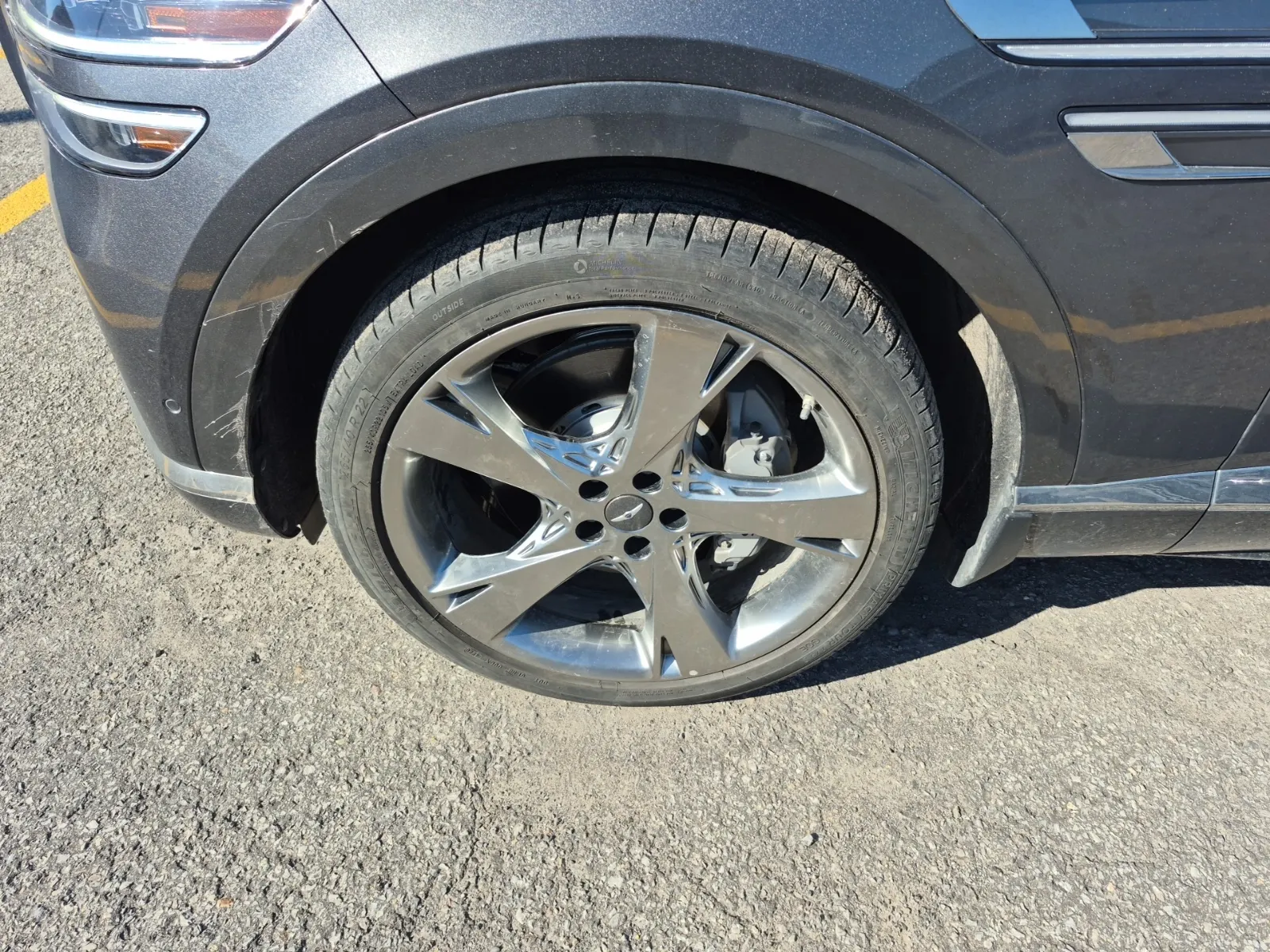 Front driver wheel/tire photo