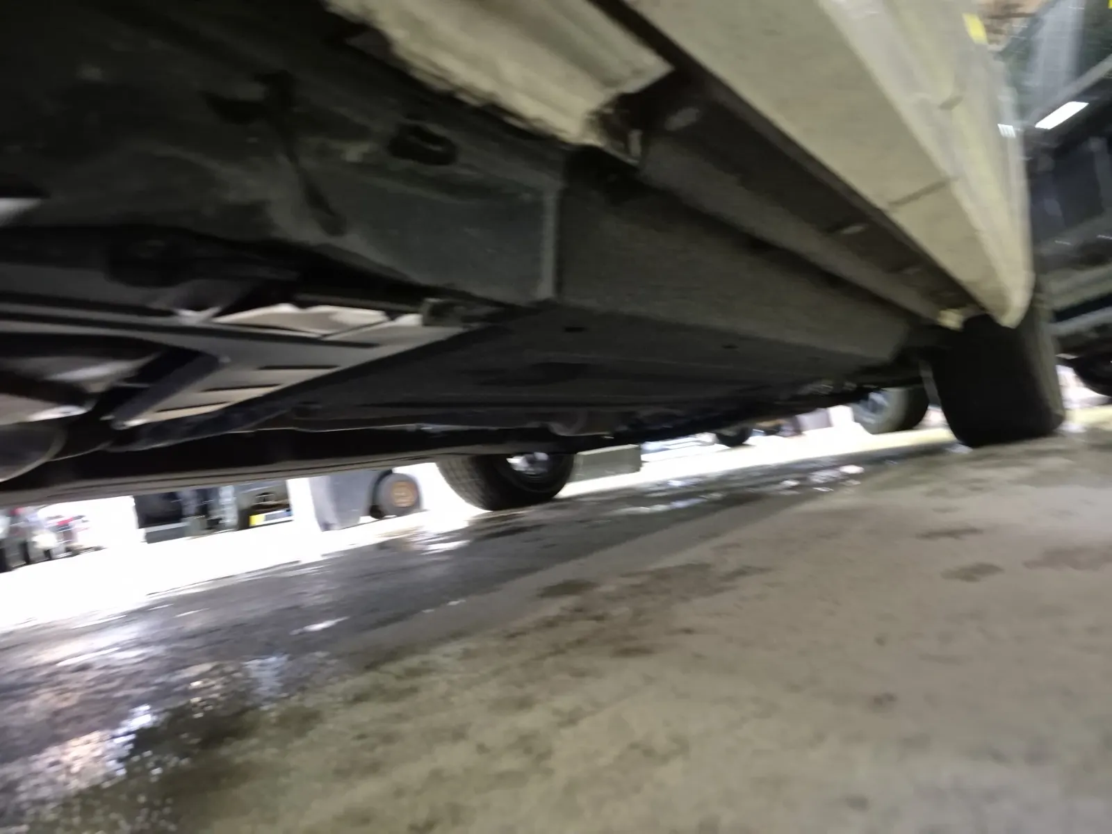 Undercarriage - Passenger Photo