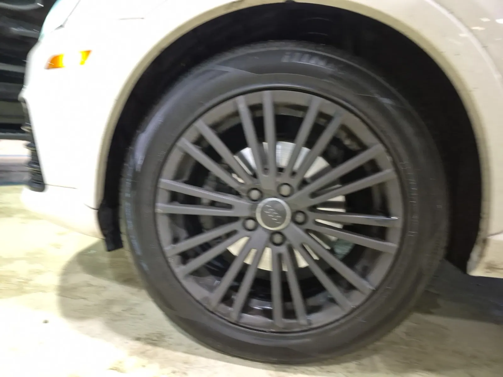 Front driver wheel/tire photo