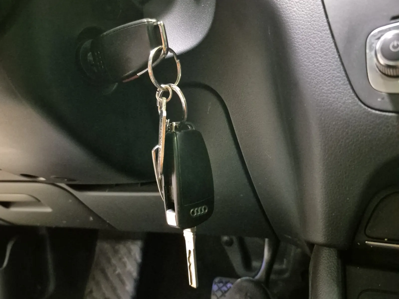 Keys/Fobs/Manual Photo