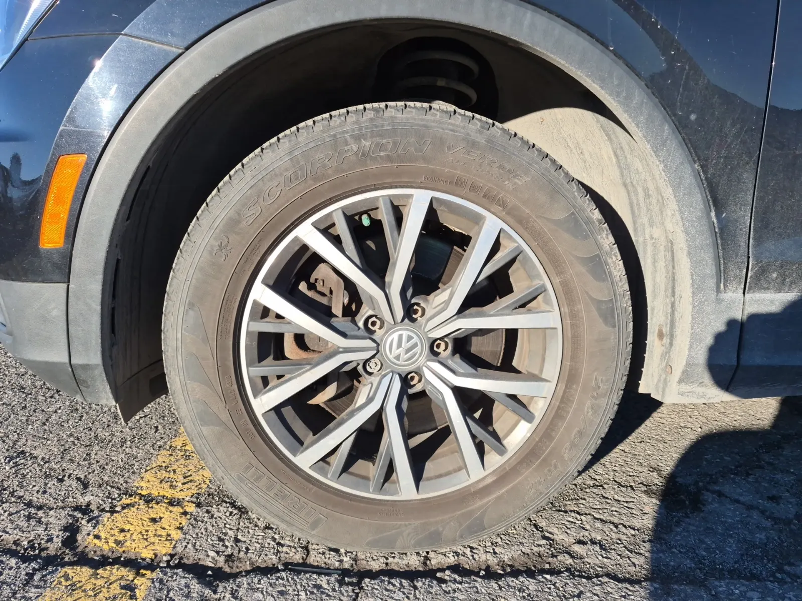 Front driver wheel/tire photo