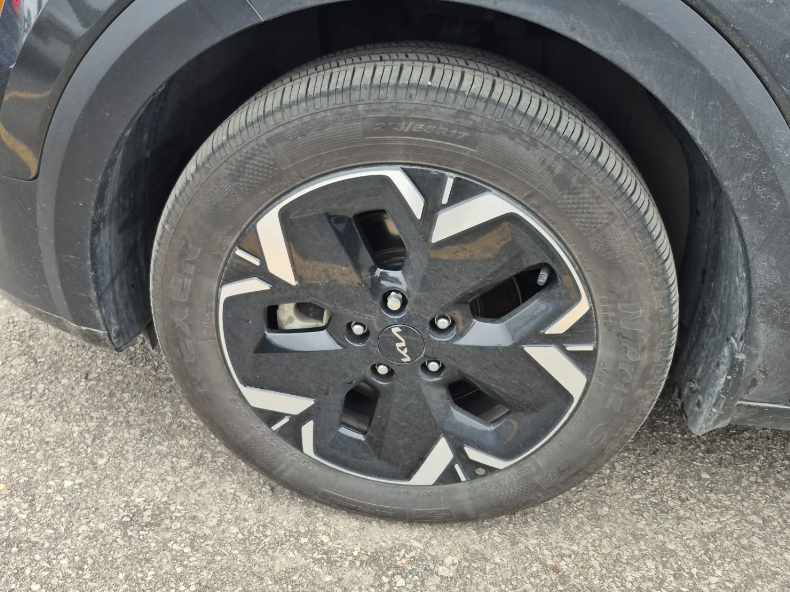 Front driver wheel/tire photo