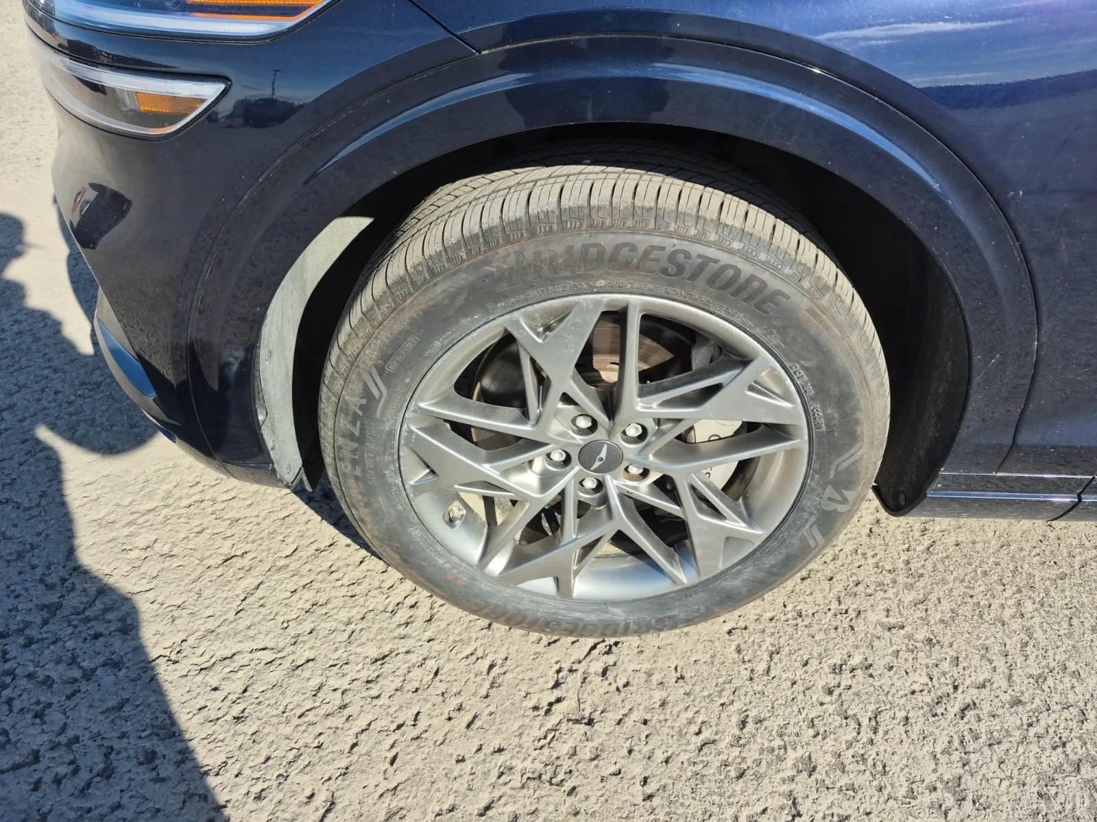 Front driver wheel/tire photo