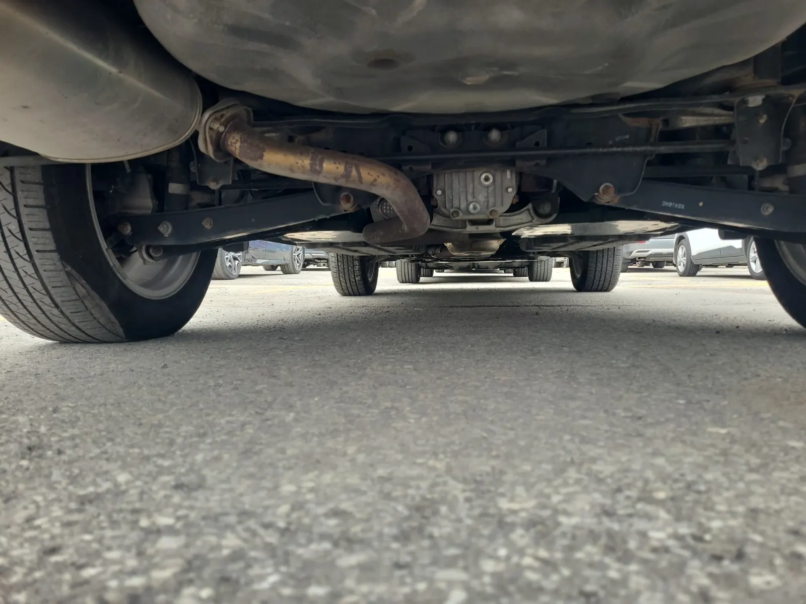 Undercarriage - Rear Photo