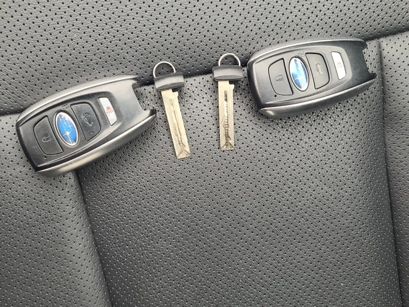 Keys/Fobs/Manual Photo