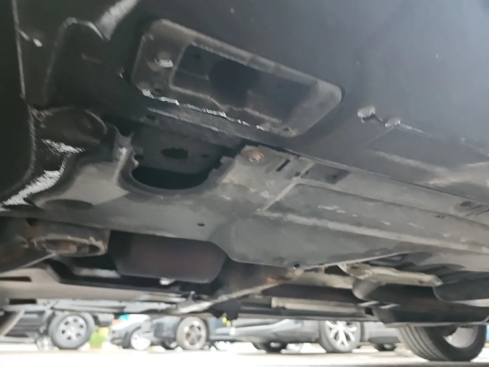 Undercarriage - Driver Photo
