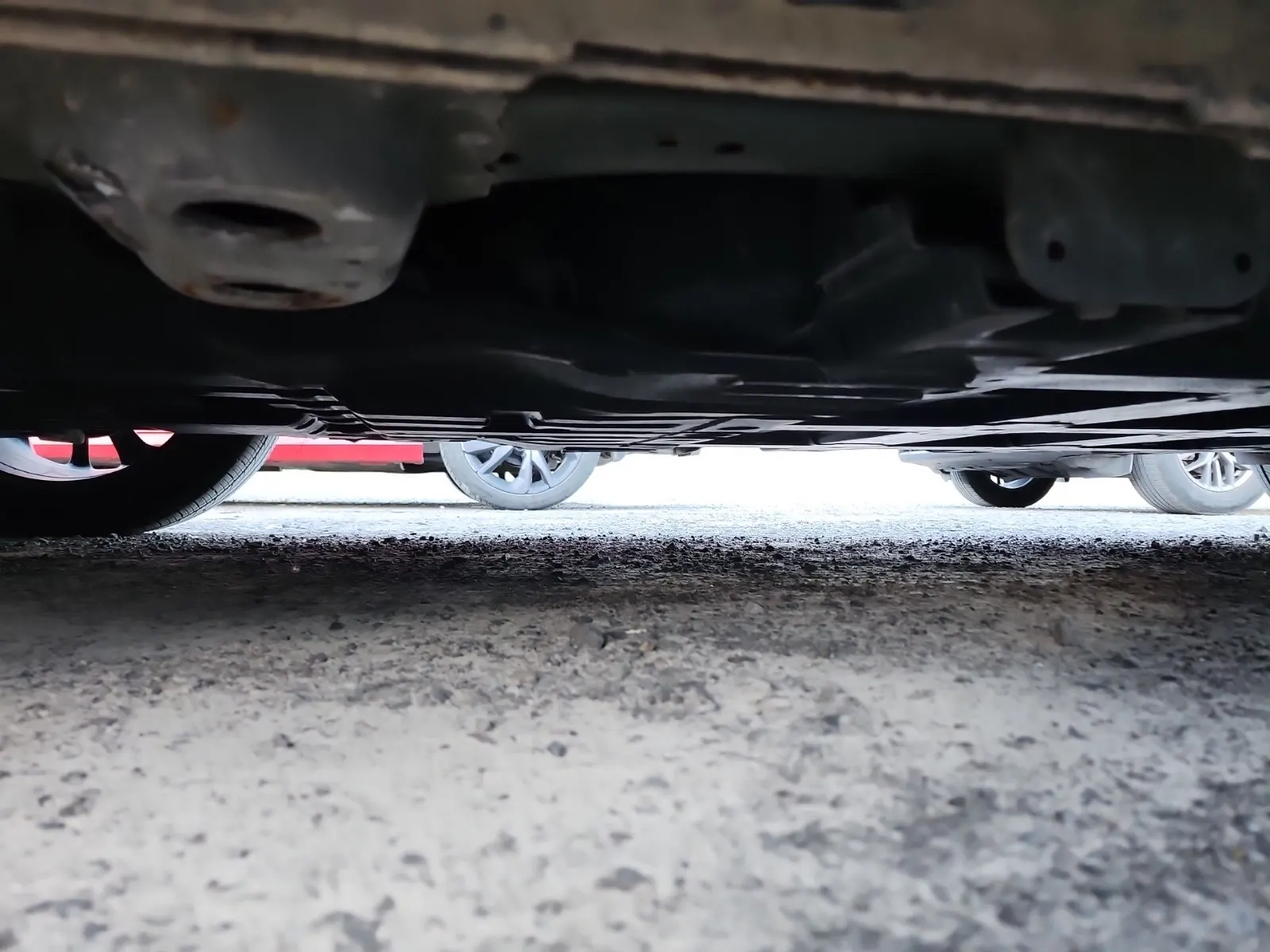 Undercarriage - Driver Photo
