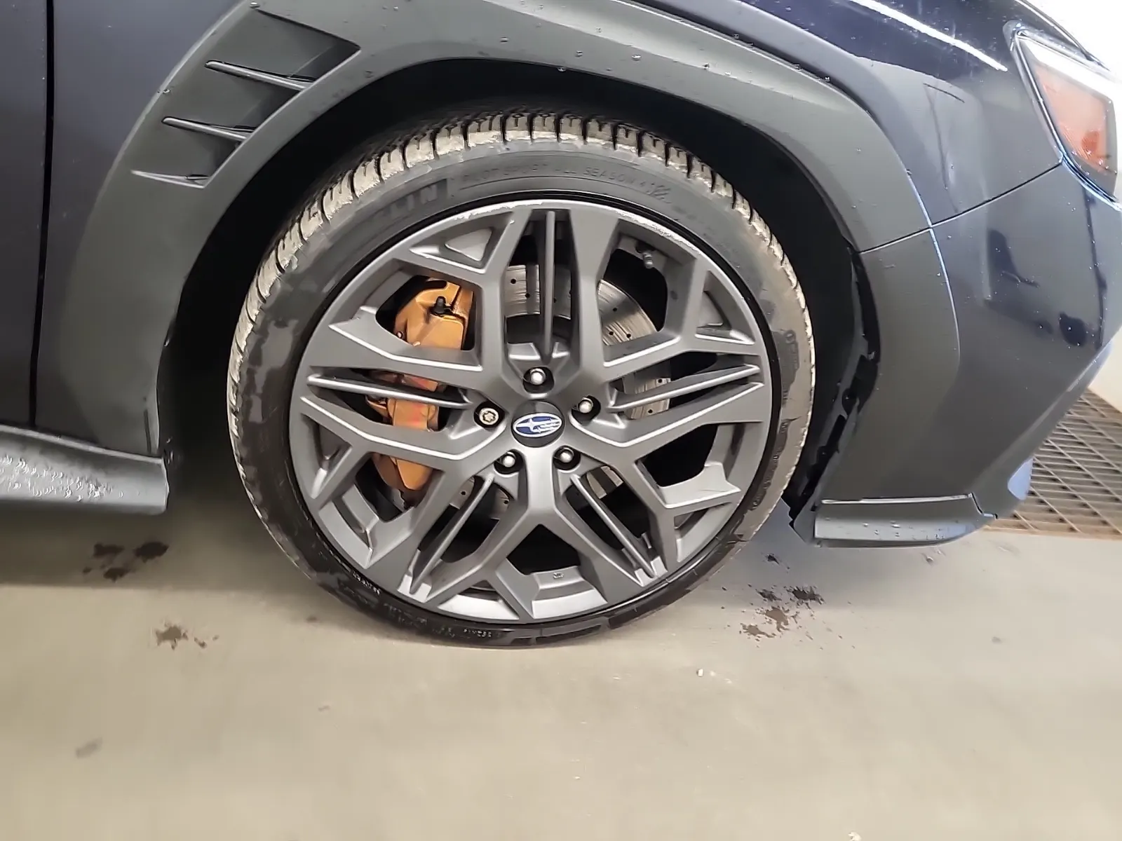 Right Front Wheel/Tire Photo