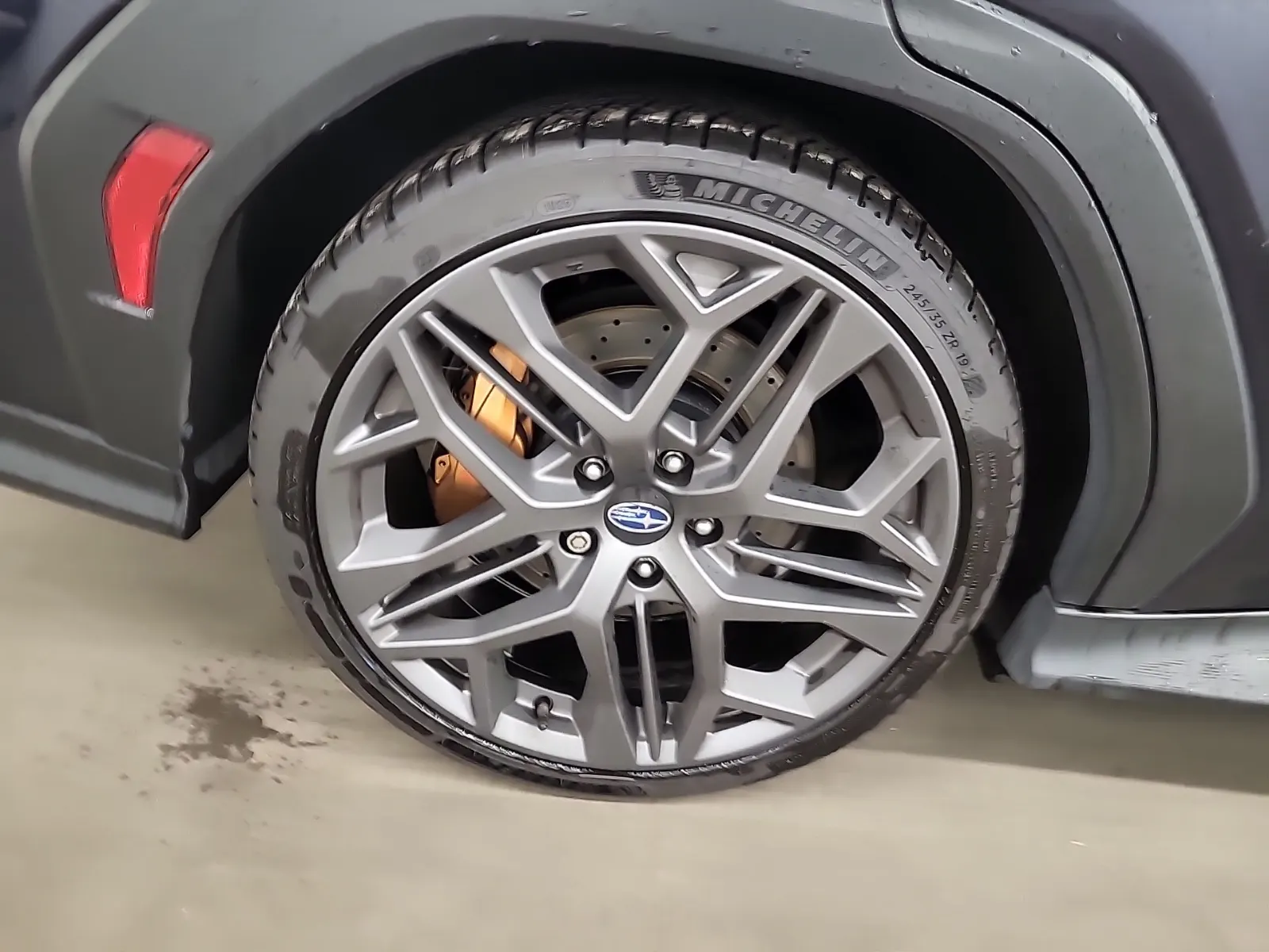 Right Rear Wheel/Tire Photo