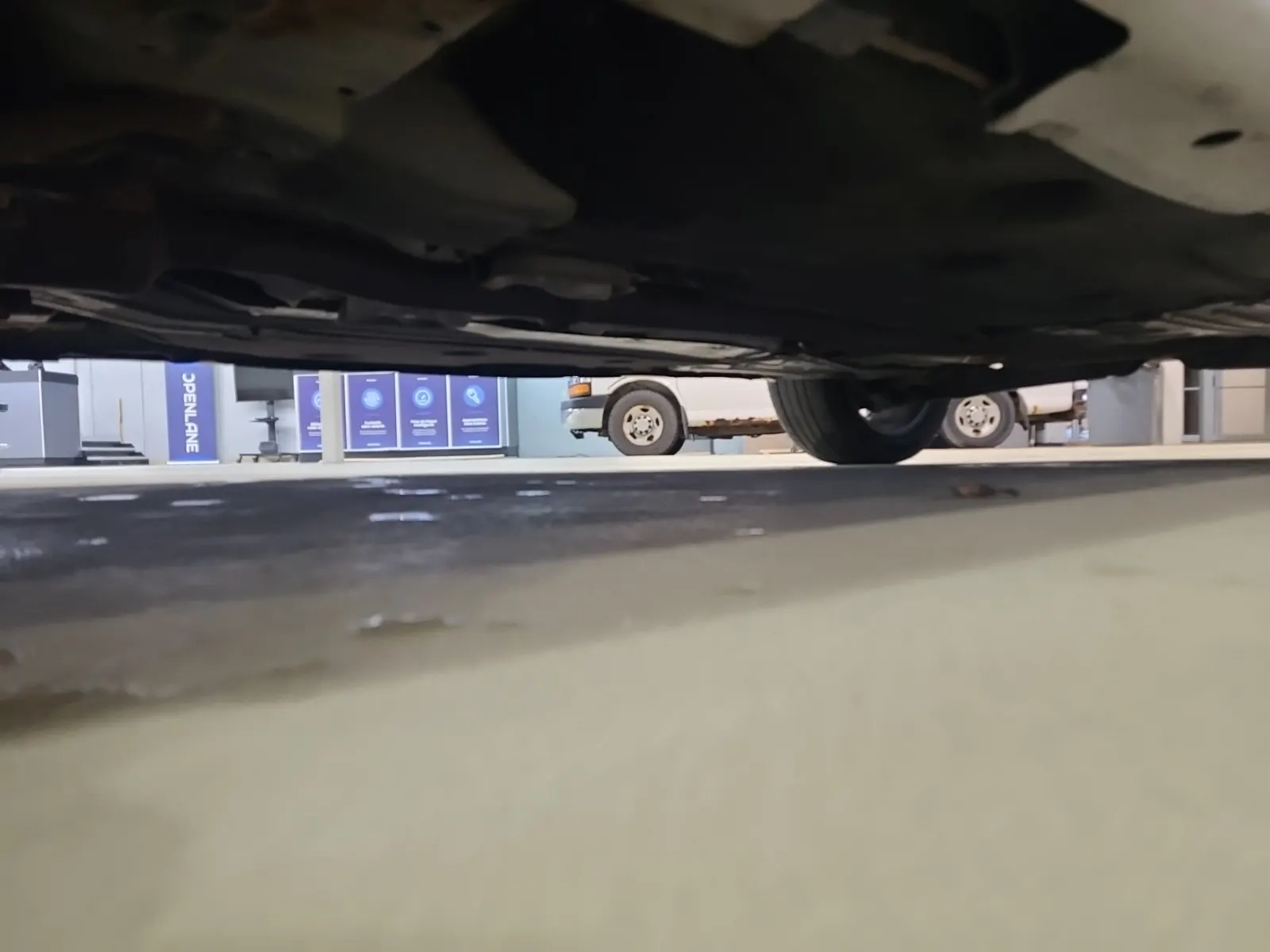 Undercarriage - Driver Photo