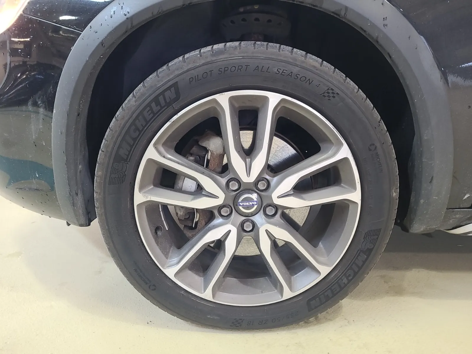 Front driver wheel/tire photo