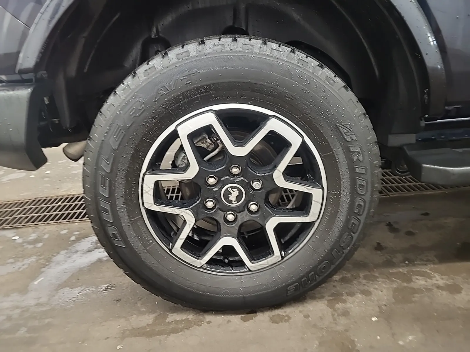 Right Rear Wheel/Tire Photo