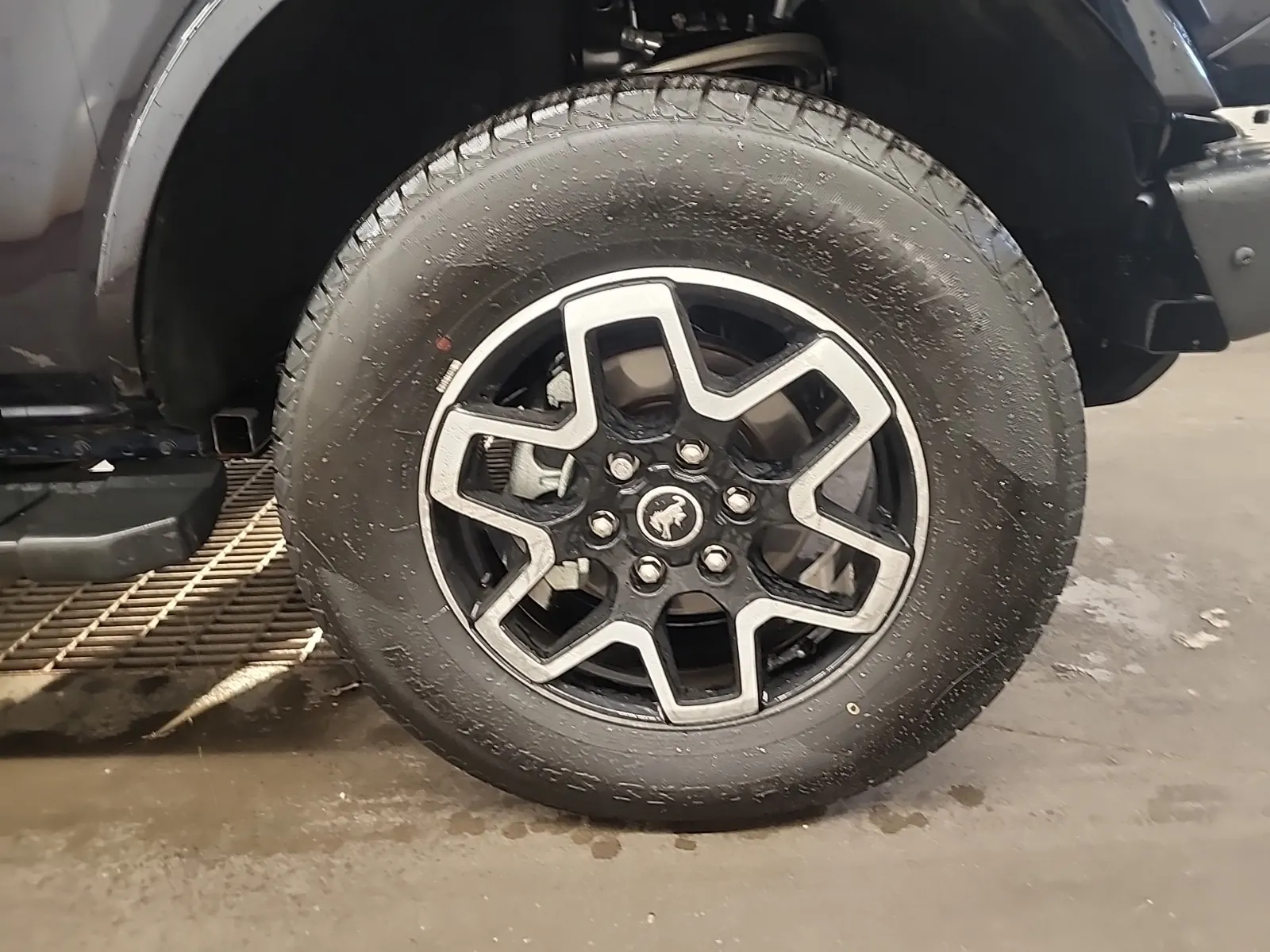 Right Front Wheel/Tire Photo