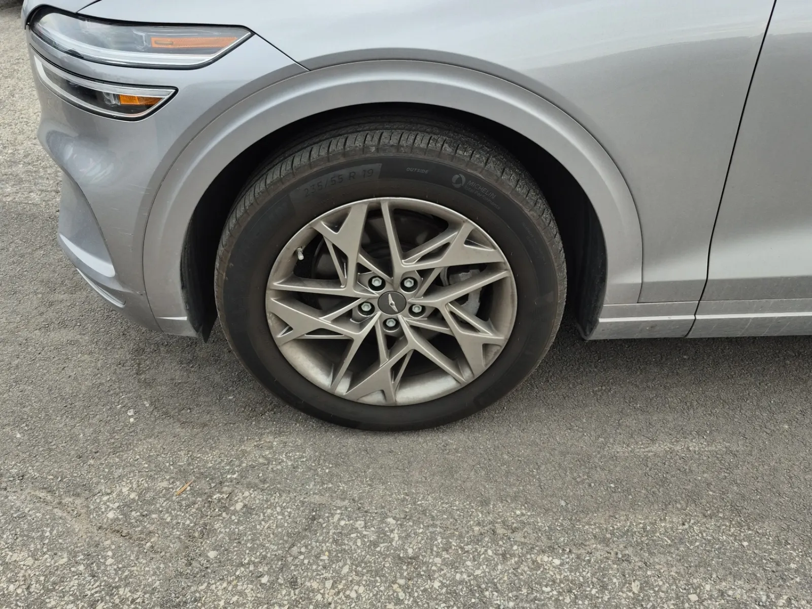 Front driver wheel/tire photo