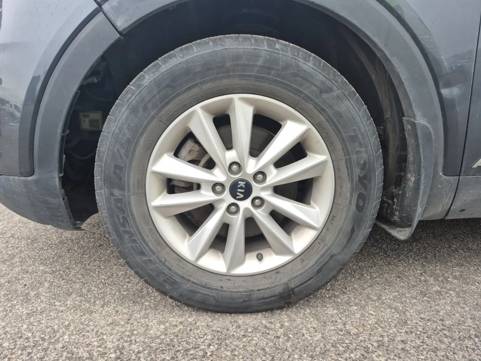 Front driver wheel/tire photo